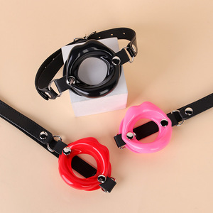 Bâillon buccal Black Wolf pour adultes, couleurs noir, rouge, rose, avec sangle en cuir et boucle métallique, pour jeux de rôle - Product Image 1