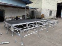 Structure de scène en aluminium attrayante pour l'activation de marques lors de concerts, cérémonies de mariage, salons professionnels et services de location.