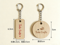 Porte-clés en bois écologique personnalisé avec impression UV pour les commandes en gros, la promotion de la marque et les événements d'entreprise
