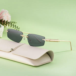 แว่นกันแดดทรงแคทอายไร้กรอบสำหรับผู้หญิง รุ่น XN-90340 เลนส์ PC ป้องกันรังสียูวี 400 กรอบพลาสติกผสมโลหะ ดีไซน์ทันสมัย เหมาะสำหรับกิจกรรมกลางแจ้ง - Product Image 5