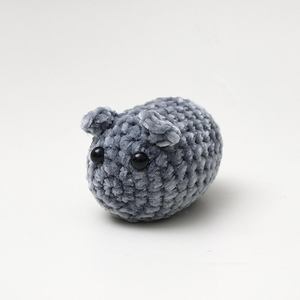 Poupée au crochet créative et mignonne d'un hamster triste avec <span class=keywords><strong>porte</strong></span>-clés musical, produit en laine transfrontalier populaire - Product Image 3