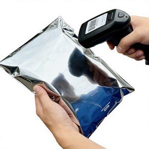 ถุงพลาสติกโพลีเมลเลอร์สีเงินพิมพ์โลโก้ตามสั่ง ขนาด S/M/L สำหรับรองเท้า เสื้อผ้า ป้องกันความชื้น ถุงจัดส่งแบบมันเงาเมทัลลิก - Product Image 3