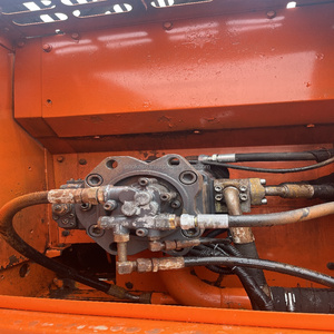 Excavadora de cadenas Doosan DX225LC de 22 toneladas, usada, original de Corea, modelo 2020, equipada con PLC y motor para construcción. - Product Image 6