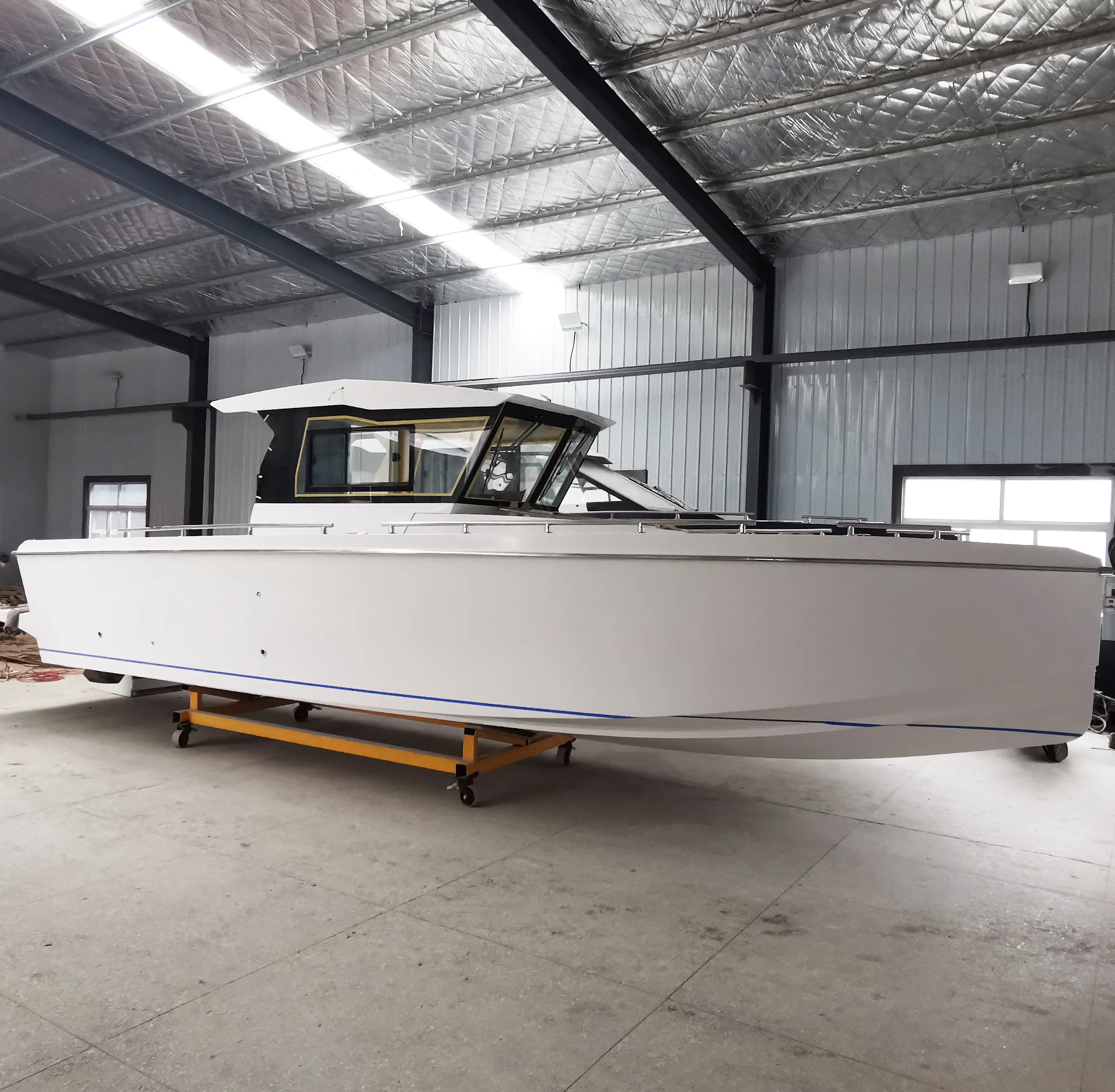 Yacht personalizzato in vetroresina per pesca e immersioni