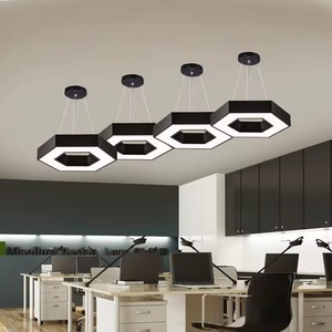Lampada <span class=keywords><strong>a</strong></span> <span class=keywords><strong>Sospensione</strong></span> Esagonale Moderna <span class=keywords><strong>a</strong></span> LED per Ufficio, Lampada Lineare per Palestra e Stadio, <span class=keywords><strong>Lampadario</strong></span> dalla Forma Irregolare - Product Image 4