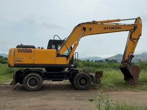 Excavatrice sur pneus Hyundai R210W-9 d'occasion, 21 tonnes, moteur Cummins, pompe d'origine japonaise, faible nombre d'heures de fonctionnement - Product Image 2