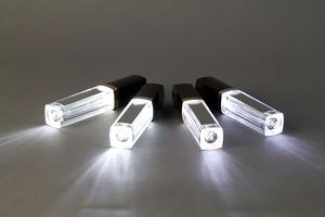 Nouveau tube de gloss LED en plastique transparent avec bouchon à vis, lumière LED, miroir et usage cosmétique - Product Image 5