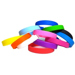 Bracelet en silicone personnalisé avec logo, cadeaux de festival, bracelet promotionnel écologique avec impression sérigraphique - Product Image 1