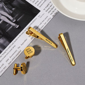 新しいスタイルのカスタム花嫁と花婿の名前結婚式の日付高度に磨かれたステンレス鋼のカスタムネクタイピン - Product Image 2