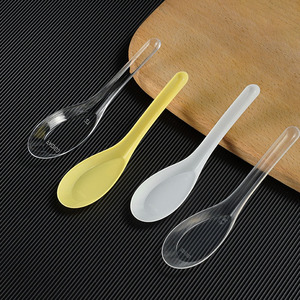 Cuillères à soupe jetables en plastique, petites cuillères rondes en PP pour la restauration et les plats à emporter, options transparentes, jaunes, blanches et claires - Product Image 1