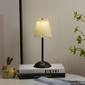 现代褶皱式可充电 LED 台灯，带触摸调光功能，适用于餐桌、卧室、床头、餐厅装饰照明 - Product Image 5