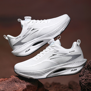 รองเท้าวิ่งผู้ชายอเนกประสงค์สีขาวล้วน ระบายอากาศได้ดี พื้นรองเท้าหนานุ่ม พร้อมระบบปิดแบบหมุนปรับได้รวดเร็วเพื่อความกระชับพอดีเท้า - Product Image 6