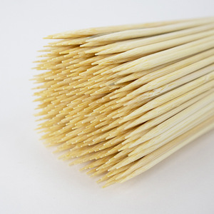 Brochetas desechables de bambú de 4.0mm y 5.0mm de diámetro para asar pollo, salchichas y aperitivos en barbacoas, uso comercial. - Product Image 1