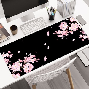Tapis de bureau personnalisé avec logo, motif fleurs de cerisier japonais, grand tapis de souris gaming à motif floral, tapis de souris noir à fleurs pour le travail et le bureau - Product Image 1