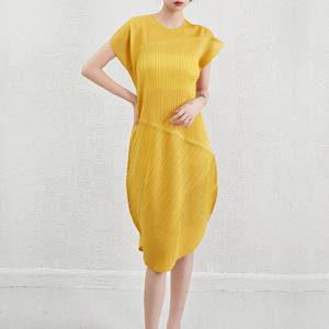 Miyake <span class=keywords><strong>robe</strong></span> d'été pour femmes couleur unie bleu clair robes plissées chic modeste Simple Vestidos à manches courtes col rond - Product Image 5
