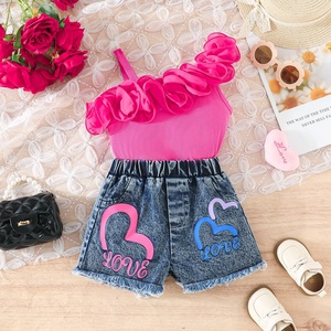 Nuovi Arrivi 2026: Set Casual per Bambine con Top Monospalla e <span class=keywords><strong>Shorts</strong></span> in Denim con Stampa a Cuori - Product Image 1
