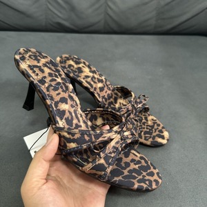 Nouveauté : Sandales à talons mi-hauts pour femmes - Imprimé léopard, tissu en maille, nœud décoratif, à enfiler, ouvertes à l'arrière, confortables - Product Image 4