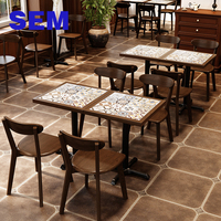 Ensemble table et chaises de style rétro SEM pour hôtels, restaurants, cafés, fast-foods - Table à manger durable, chaise en bois de caoutchouc, vente en gros