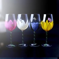 Verre à vin rouge peint à la main en gros, motif floral avec papillon, verre à vin haut, verre floral brisé, pour salon