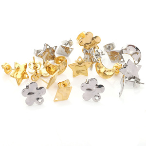 Pendientes geométricos de aleación de zinc chapados en oro con forma de estrella, luna, cuadrado y trébol, joyería de moda unisex H1461 - Product Image 4