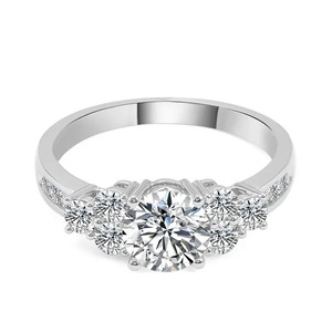 Anello Geometrico con Zirconi per Donne, Gioiello Elegante e di Lusso per le Dita - Product Image 1