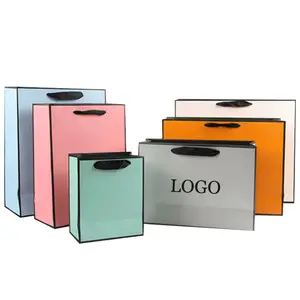 Benutzer definiertes Logo Buntes weißes tragbares Geschenk Einkaufen recycelbare braune Kraftpapier-Start tasche mit Griff masse