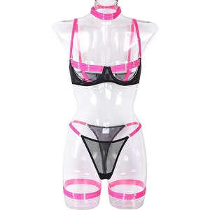 Contrasterende mesh lingerie set met afneembare harnasaccessoires - Product Image 2
