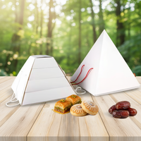Boîtes pyramidales personnalisées à faible MOQ, papier artistique, pelliculage mat, biodégradables, imperméables, emballage pour gâteaux et desserts