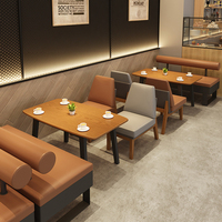 Ensemble de mobilier commercial moderne pour restaurant, café, et espace de restauration : banquette, canapé, chaises et table en bois pour hôtels et traiteurs