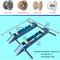 Support de bobine de câble réglable pour le levage de grandes bobines dans les travaux électriques
