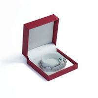Boîte à bijoux en papier moderne en gros, design carré, doublure en coton, conception personnalisée, service OEM disponible pour bagues et colliers