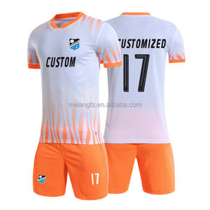 Divise da calcio personalizzate per bambini giovani abbigliamento da calcio pantaloncini traspiranti di recente design personalizzato Logo con nome di calcio alto - Product Image 4