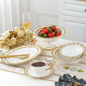 Service de Table en Céramique Royale de Luxe 16 Pièces Réutilisable avec Incrustation Dorée Assiettes en Porcelaine Gaufrées pour Restaurant Personnalisables - Product Image 3