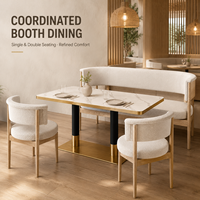 Banc scandinave avec revêtement en bouclette et fauteuils pour restaurant, ensemble de sièges à structure en bois avec table en pierre pour café