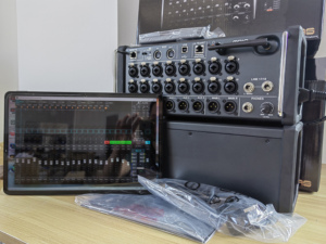 Phiên Bản Mới Kỹ Thuật Số Âm Thanh Giao Diện Điều Khiển Mixer mr12/mr18 Fan 12/18 Kênh 12-Xe Buýt Tích Hợp Wifi Module/USB Stereo Ghi Kim Loại - Product Image 2