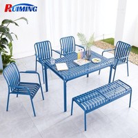 Table à manger moderne et durable en aluminium brun pour usage extérieur dans les hôtels, fermes, cours et restaurants - Légère et empilable