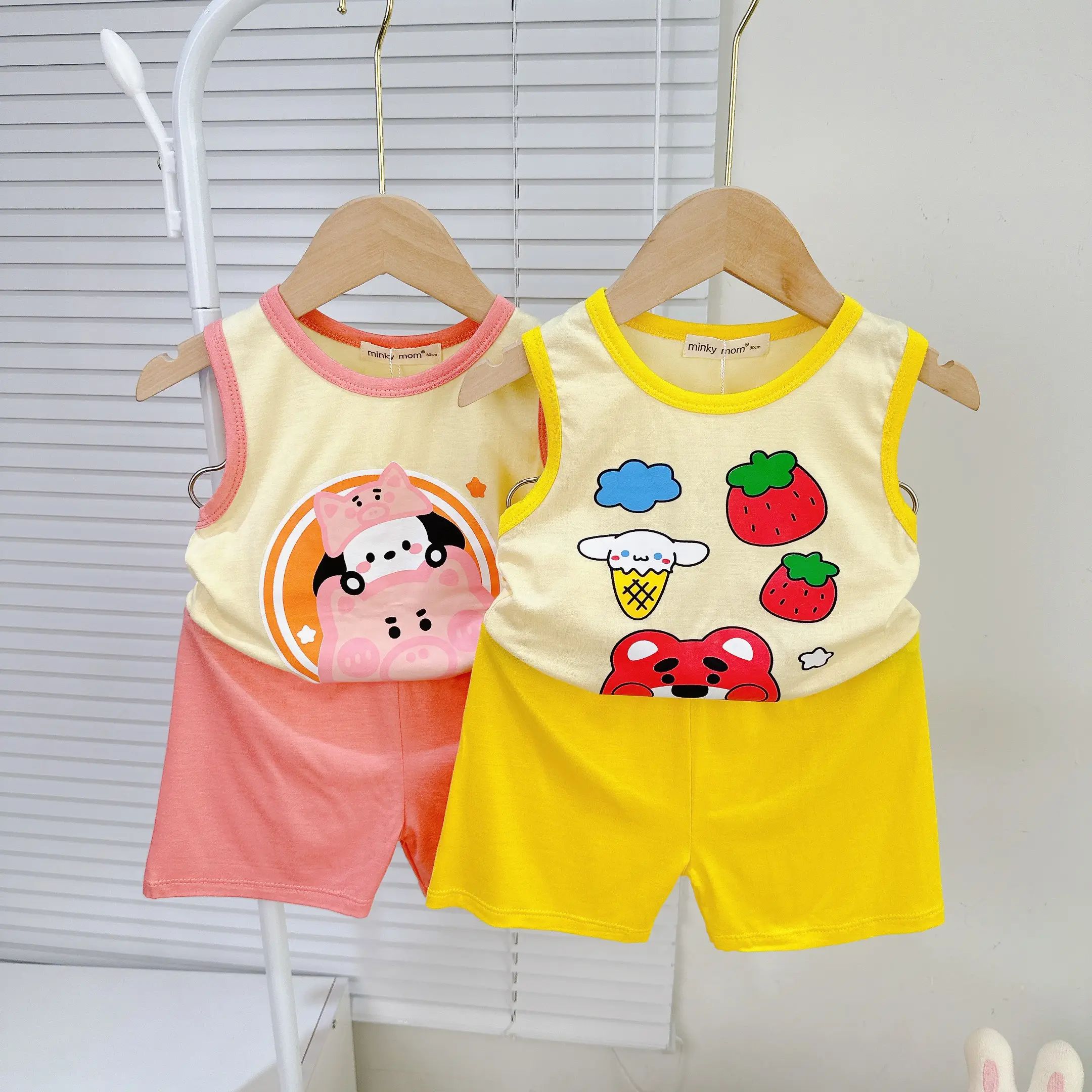 Mùa Hè Mới Trẻ Em Của Tank Top Set Cho Bé trai Không Tay Lưới Quần Áo Màu Đỏ Của Bé Thời Trang Trẻ Em Của Quần Áo