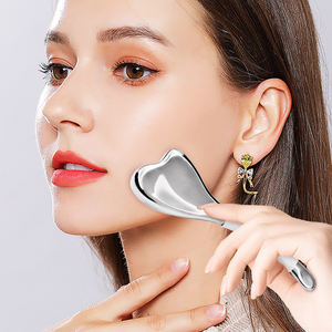 Crioterapia en forma de corazón Cuchara facial de hielo Herramienta de masaje de enfriamiento de acero inoxidable Globos de hielo para tensar la piel - Product Image 2