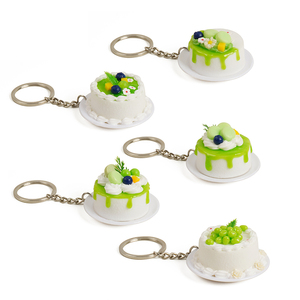 Llaveros de Pastel de Uva Verde - Mini Llaveros de Plástico con Forma de Postre para Regalos, Recuerdos y Accesorios - Product Image 1