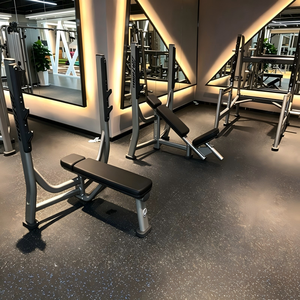 Rollo de suelo de goma para gimnasio, antideslizante, absorbente de impactos, tapete de goma granulado para gimnasio en casa, estudio de fitness, interior. - Product Image 1