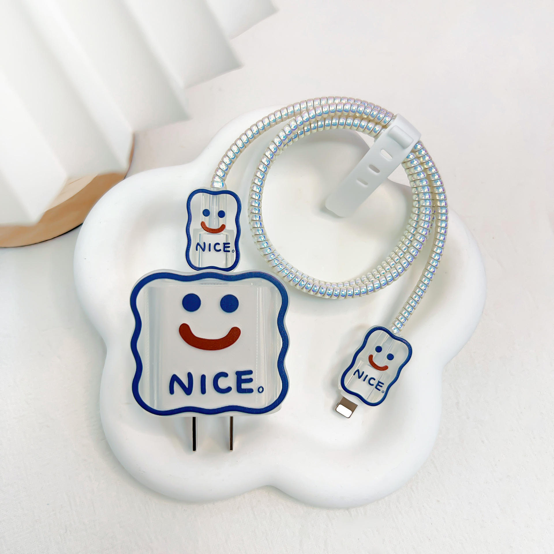 [Style ondulé] Beau visage souriant [avec la ligne blanche de laser]