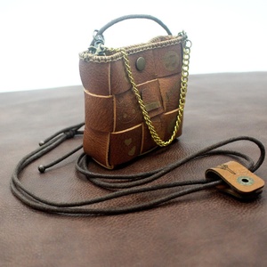 Hot-Selling Handmade Leather Earphone Bag Keychain Mini Guitar Bag Pendant Fashion Versatile Decorative Small Bag Piano - Product Image 3