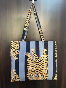 Ensemble de pyjama en rayonne imprimé sur mesure pour femmes avec chemise à manches longues et pantalon à taille élastique Vente en gros d'usine Vêtements de nuit d'été - Product Image 3