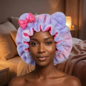 <span class=keywords><strong>Bonnet</strong></span> <span class=keywords><strong>de</strong></span> <span class=keywords><strong>nuit</strong></span> extra large 35 cm <span class=keywords><strong>en</strong></span> fourrure ombrée avec doublure <span class=keywords><strong>en</strong></span> satin <span class=keywords><strong>de</strong></span> <span class=keywords><strong>soie</strong></span> et nœud pour la protection des cheveux bouclés – Soin capillaire pour femme - Product Image 1