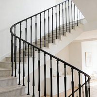 Personnalisation de haute qualité, design moderne, poteaux d'escalier en aluminium métallique pour la décoration intérieure des balcons, pour villas et appartements