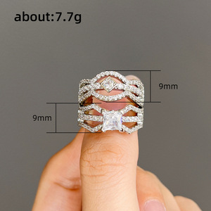 Anillo de compromiso de oro blanco Q073 con diamante natural talla princesa para mujer, color G, con piedras laterales. - Product Image 6