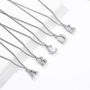 Colgantes de letras unisex chapados en oro de 18 quilates para collar, uso diario - Product Image 2