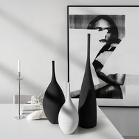 Vaso decorativo minimalista moderno della bottiglia rotonda di stile nordico decorazione ceramica illustrazione domestica vaso fatto a mano di arte decorativo