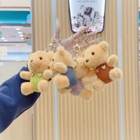 Porte-clés pendentif ours en peluche doux en tenue de salopette de dessin animé, ornement à suspendre pour sac et sac à dos, vente en gros