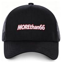 Gorra de béisbol trucker con logo bordado 3D personalizado, parte trasera de malla, hebilla metálica ajustable, diseño de bandera a cuadros, deportiva y transpirable.